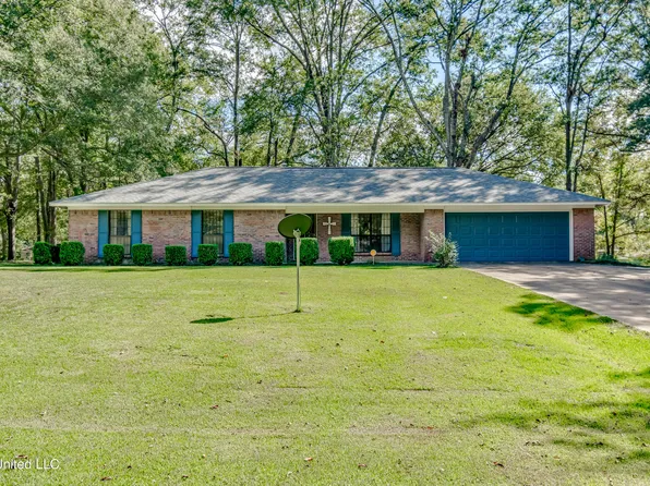 180 Alton Cir, Benton, MS 39039