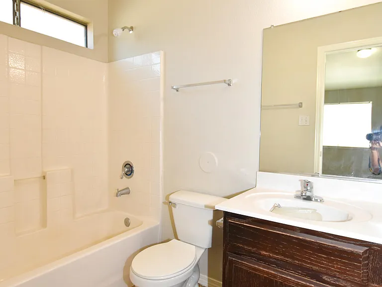 2508 Sparrow Point St — Photo 10