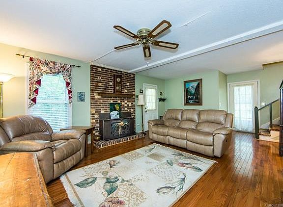 4th image of 7510 Apple Creek Dr