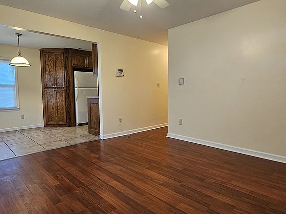 3rd image of 40 Irwin St