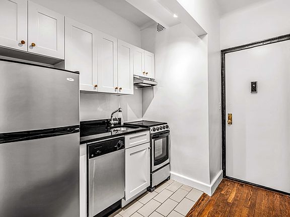 4th image of 24 5th Ave APT 230