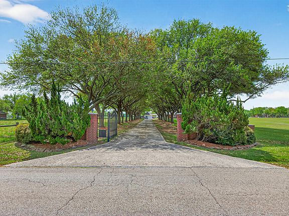 2nd image of 1608 Krenek Rd