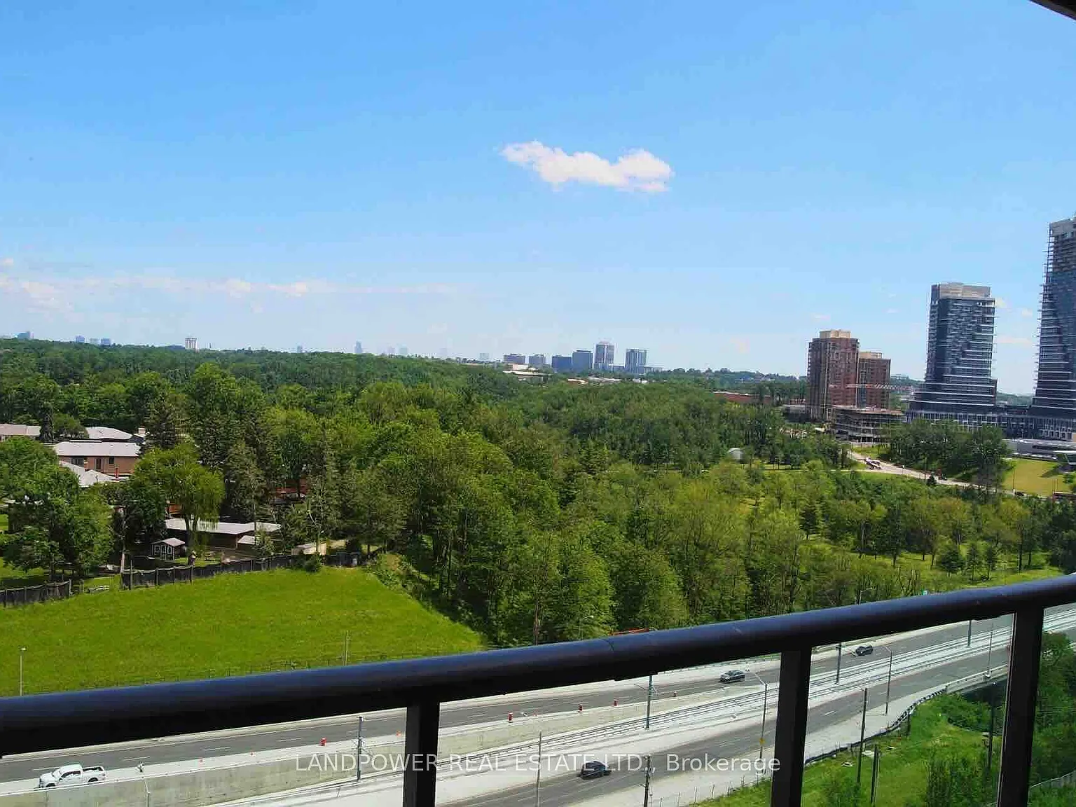 Scenic On Eglinton — Photo 2