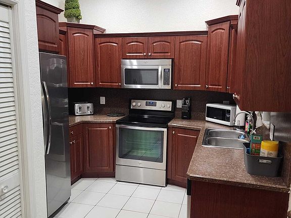 4th image of 1111 Staghorn St