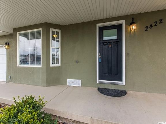 3rd image of 2422 Sunset Dr