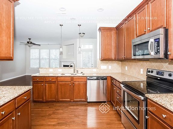 4th image of 890 Windy Falls Dr