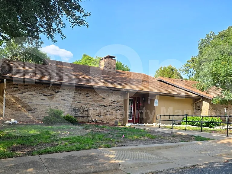 5809 Chimney Wood Cir — Photo 17