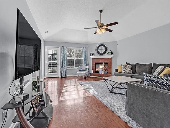3rd image of 990 Jessica Lauren Dr