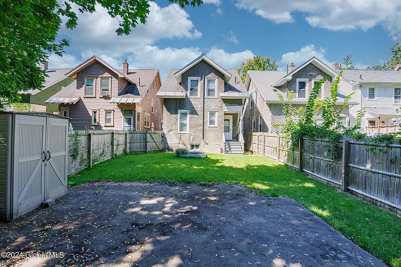 4th image of 64 Grove Avenue