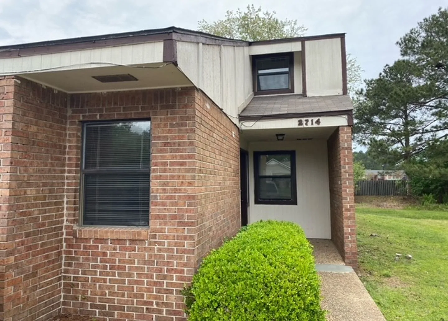 2BD/2B Towhouse — Photo 1