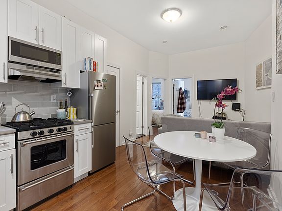 4th image of 233 Elizabeth St #1A