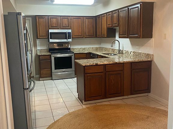 3rd image of 32 Rolling Hills Dr