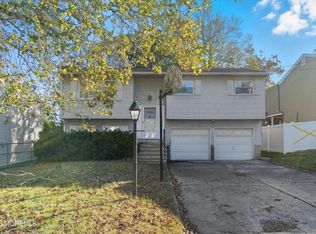 1622 Oakwood Rd, Wall Township, NJ 07719
