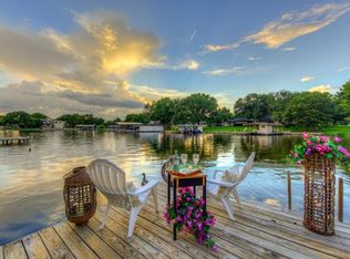 102 Bluebird Ln, Highland Haven, TX 78654