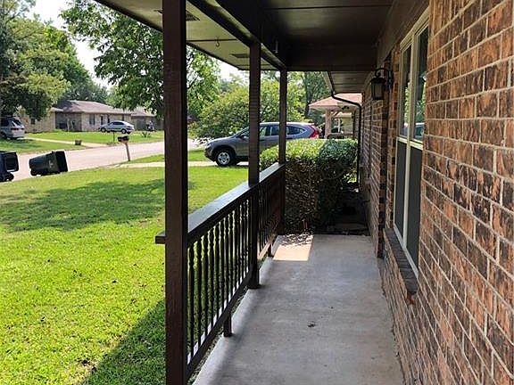 3rd image of 210 Southside Dr