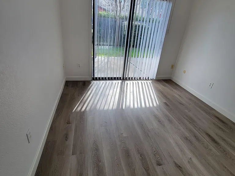 2512 Larkspur Ln — Photo 15