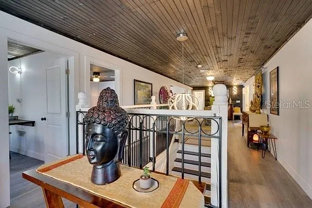 209 W Olympia Ave — Photo 16