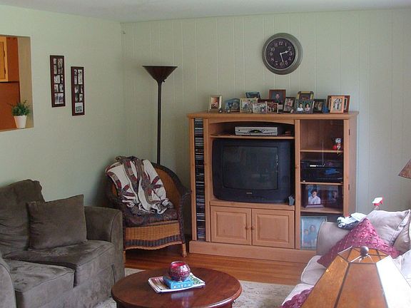 5th image of 777 Warren Dr