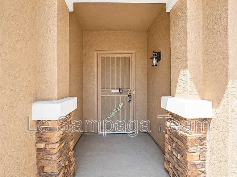 17636 W Maui Ln — Photo 3