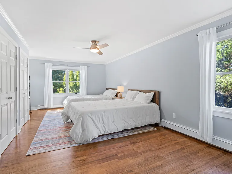 300 Marion Pl — Photo 14