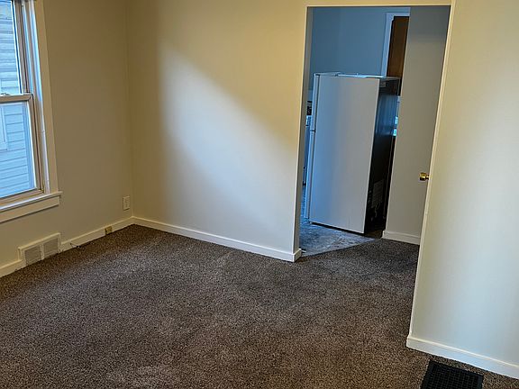 3rd image of 19 E James St #3