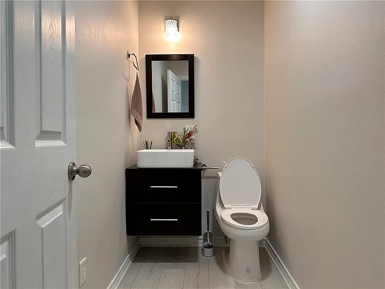 913 Delrey Dr — Photo 25