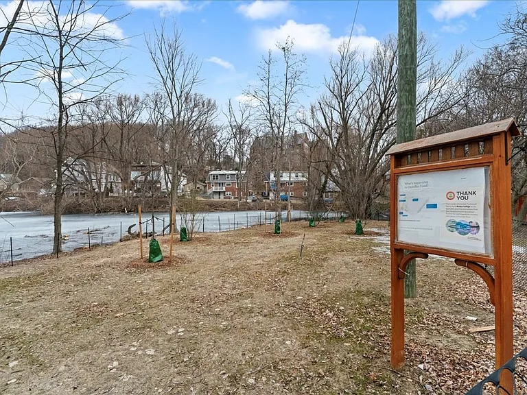40 Lake Shore Rd — Photo 26
