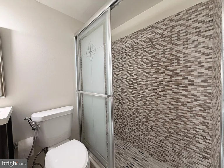 487 N Armistead St #203 — Photo 15