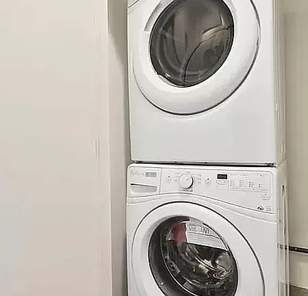 4th image of 407 E 6th St APT 2