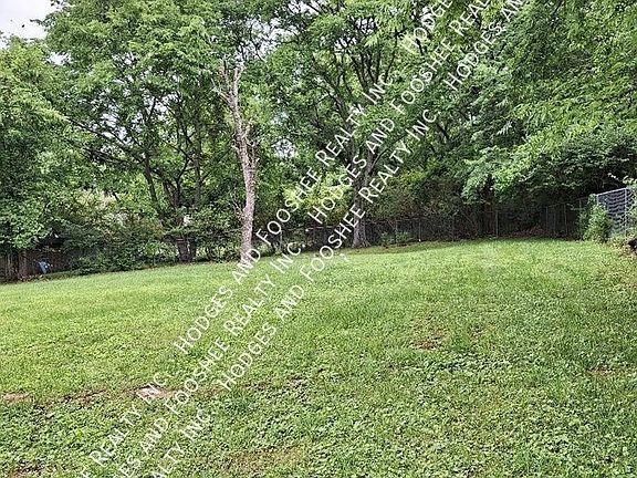 3rd image of 909 Oak Vale