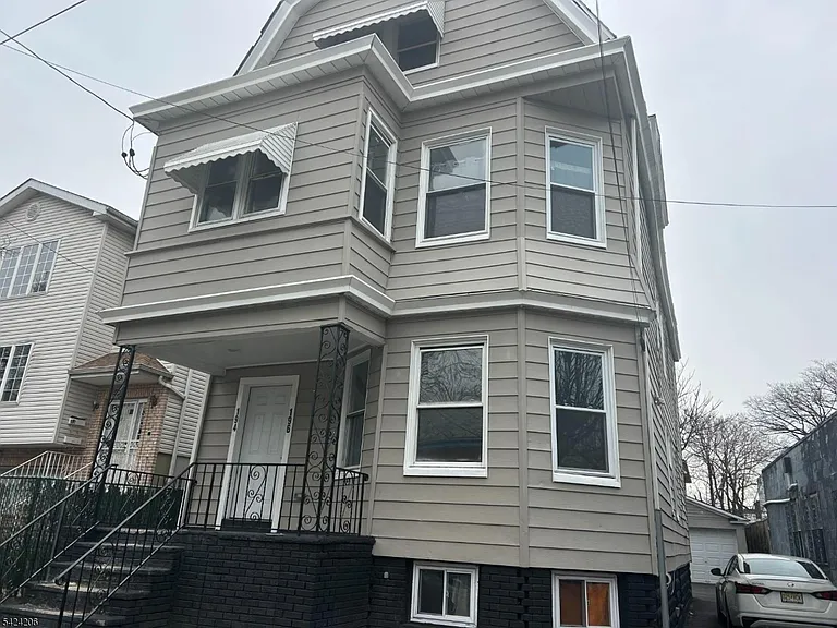 194 Wainwright St #1 — Photo 1