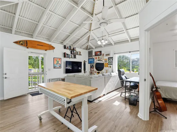 99-139 Napuanani Rd #5, Aiea, HI 96701