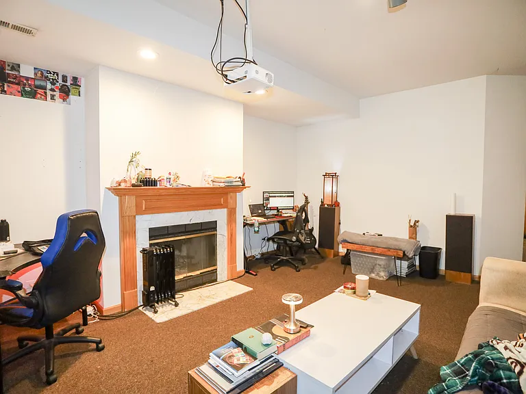 1940 W Diversey Pkwy #2W — Photo 4