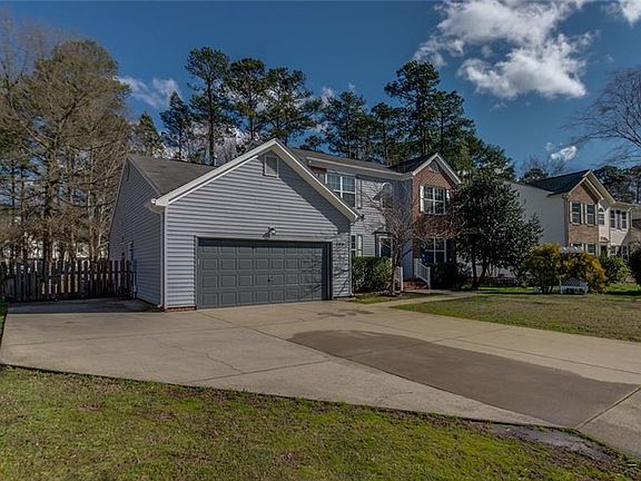 3rd image of 109 Hedgerow Ln