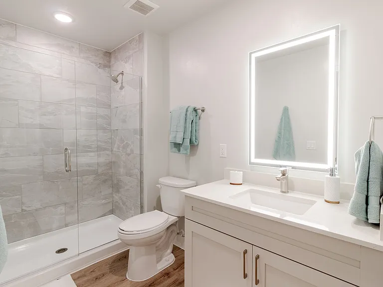 Bimini Square Apartments — Photo 12