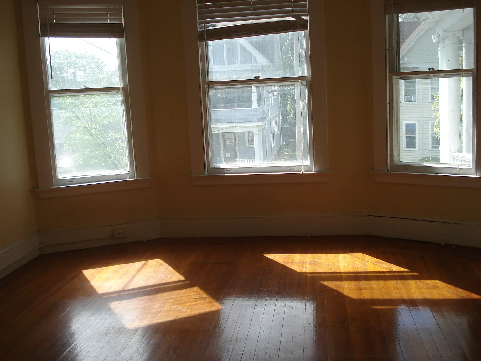 3 bed, $2,310 — Photo 4