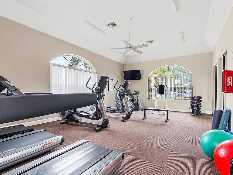 Bella Vista Apartments — Photo 35