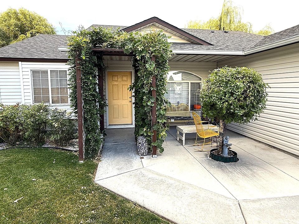 1st image of 332 W Mule Ct