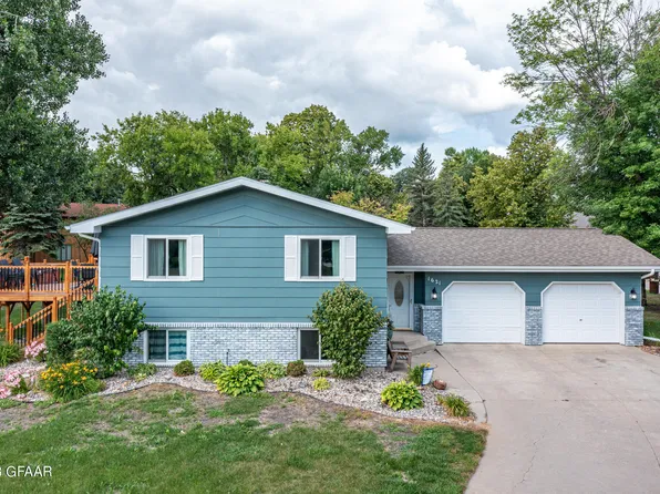 1621 21st St NW, East Grand Forks, MN 56721