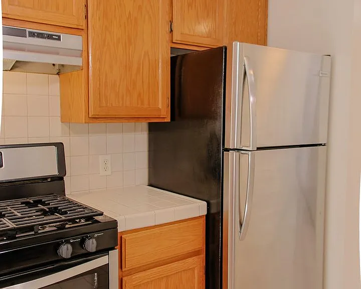 Garfield Avenue Apartments — Photo 24