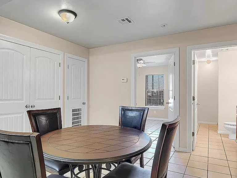 501 E Washington Ave — Photo 6