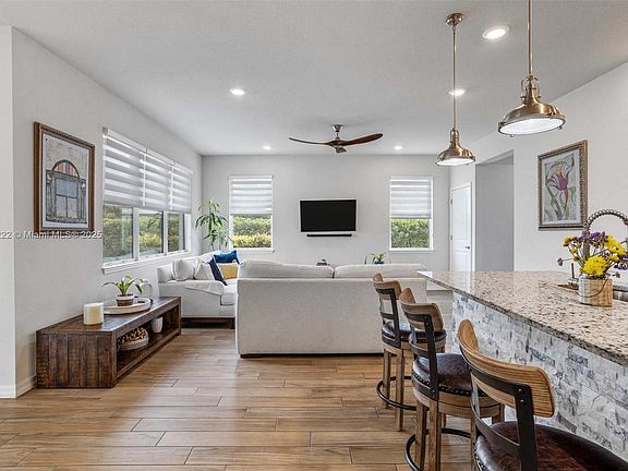 5th image of 4705 Eucalyptus Dr