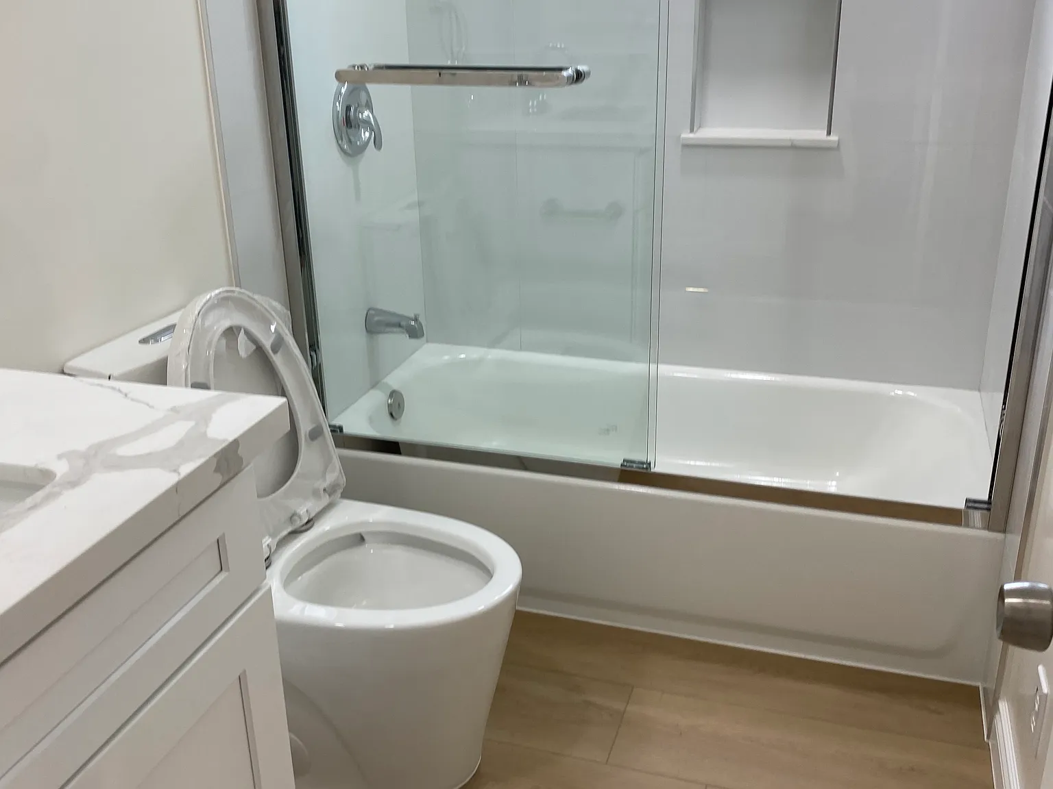 3 bed, 1200 sqft, $3,350 — Photo 4