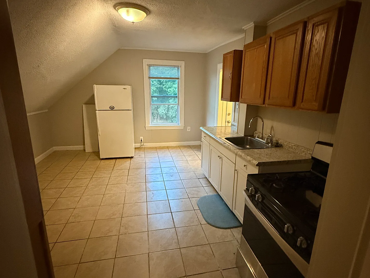 2 bed, 950 sqft, $1,800 — Photo 4