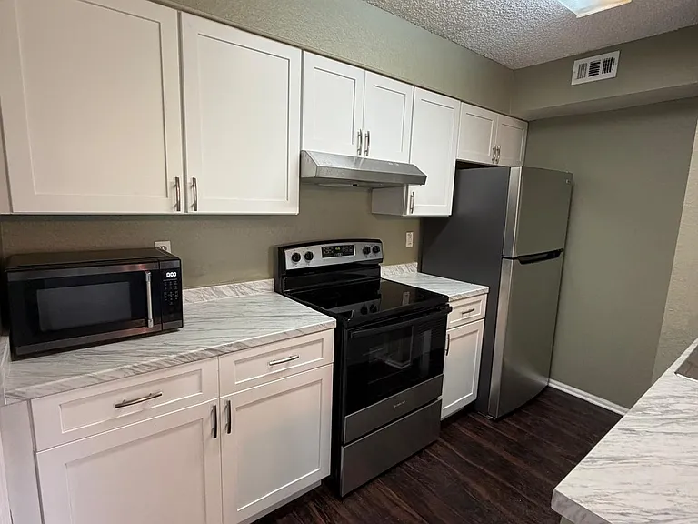 5124 Park Central Dr #527 — Photo 8