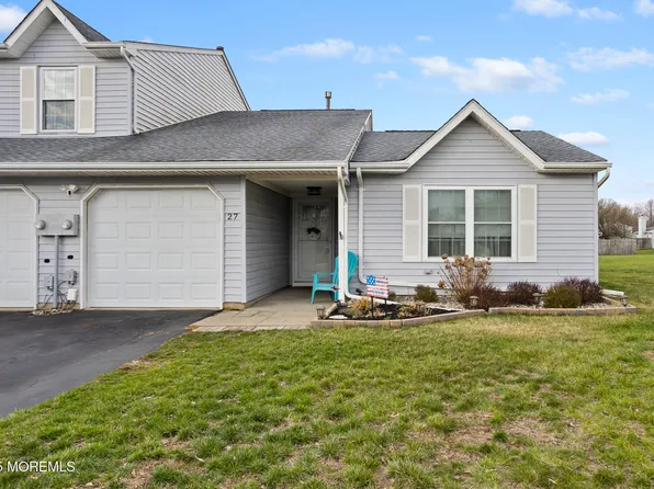 27 Schooners Sq, Freehold, NJ 07728