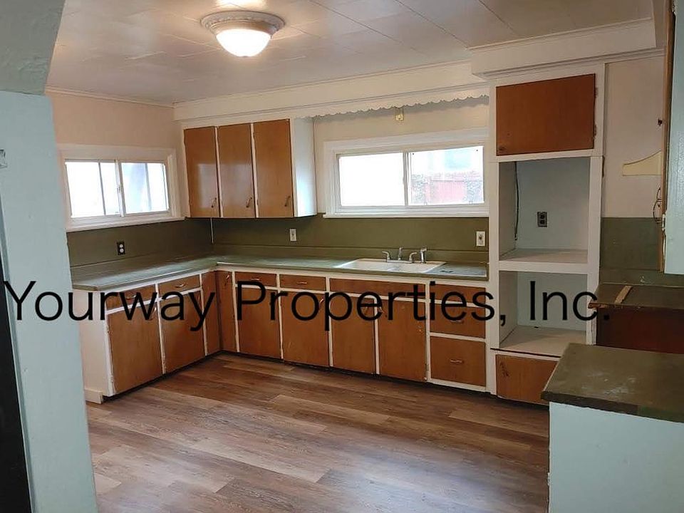2nd image of 234 Oriole St