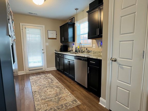4th image of 413 Irish Hills Dr