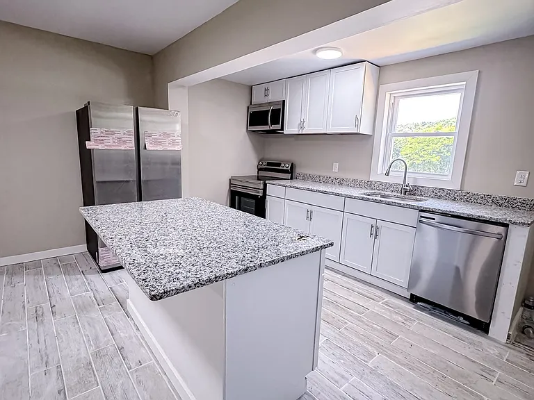 181 Pine St #1 — Photo 1