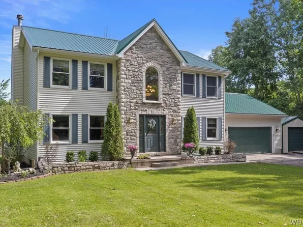 9823 Mountain Rd, Middleport, NY 14105